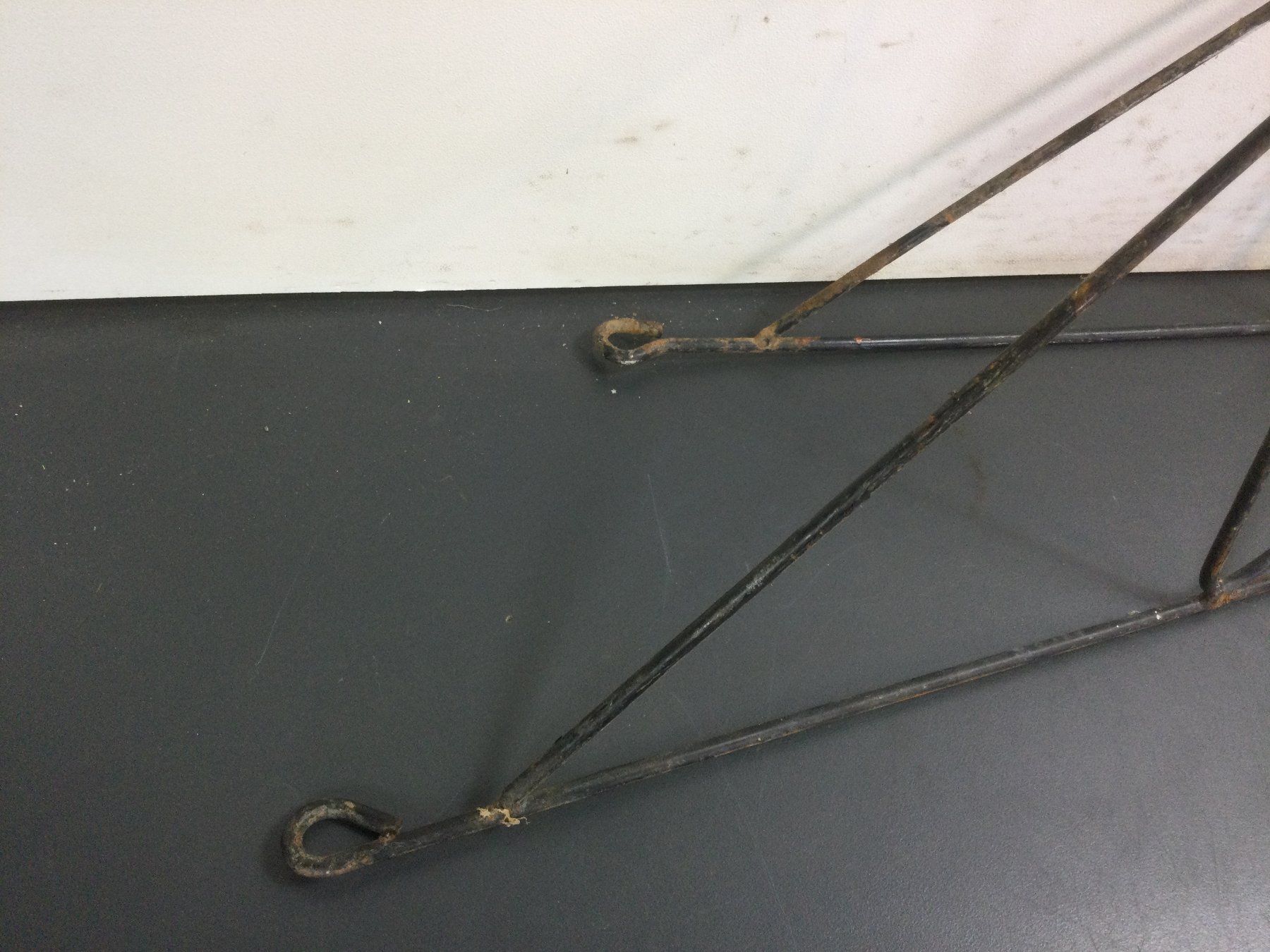 Outils anciens: Gebrauchte rostige String Tablarhalter – D'occasion à Wangen SZ par kuriosum12 4