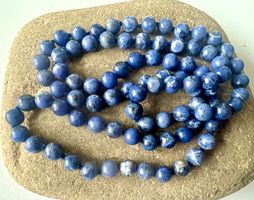 Blaue Kostbarkeit – Vintage Sodalith-Kette, 78 cm geknüpft