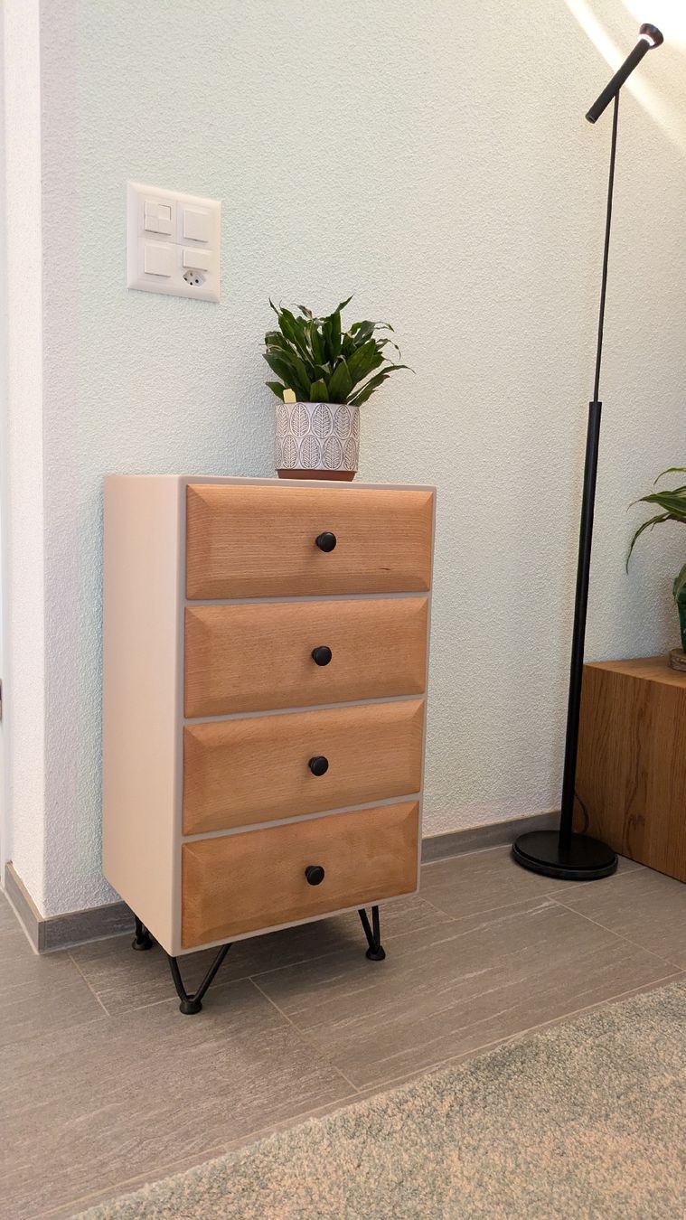 Kommoden: Upcycling Kommode mit vier Schubladen – Gebraucht aus Möhlin von Blunierus 1