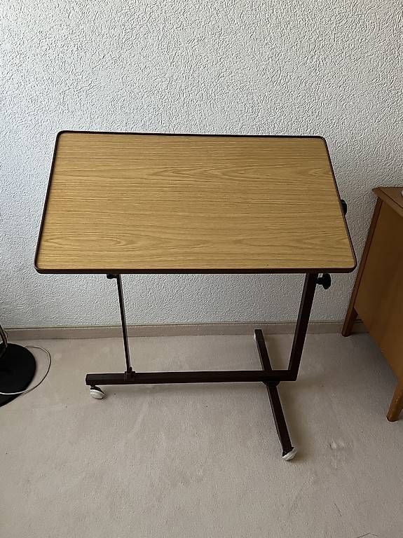 Tavoli: Table de couturière – Usato da Lausanne venduto da jmaddale 1