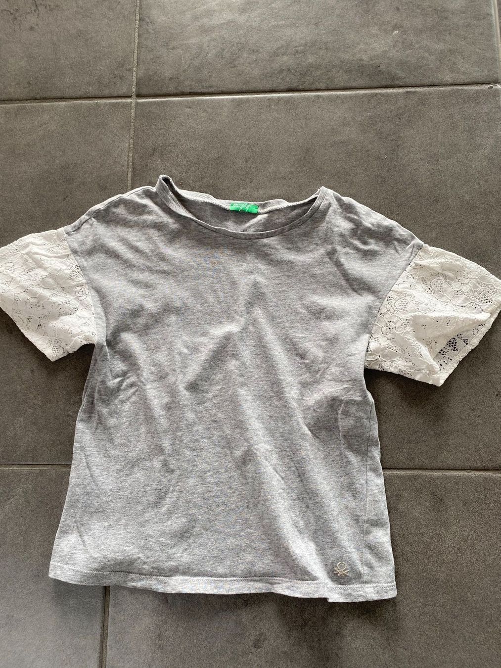 Benetton Camicette, T-shirt & Top: T-Shirt von Benetton hellgrau – Usato da Wohlen b. Bern venduto da Beppe99