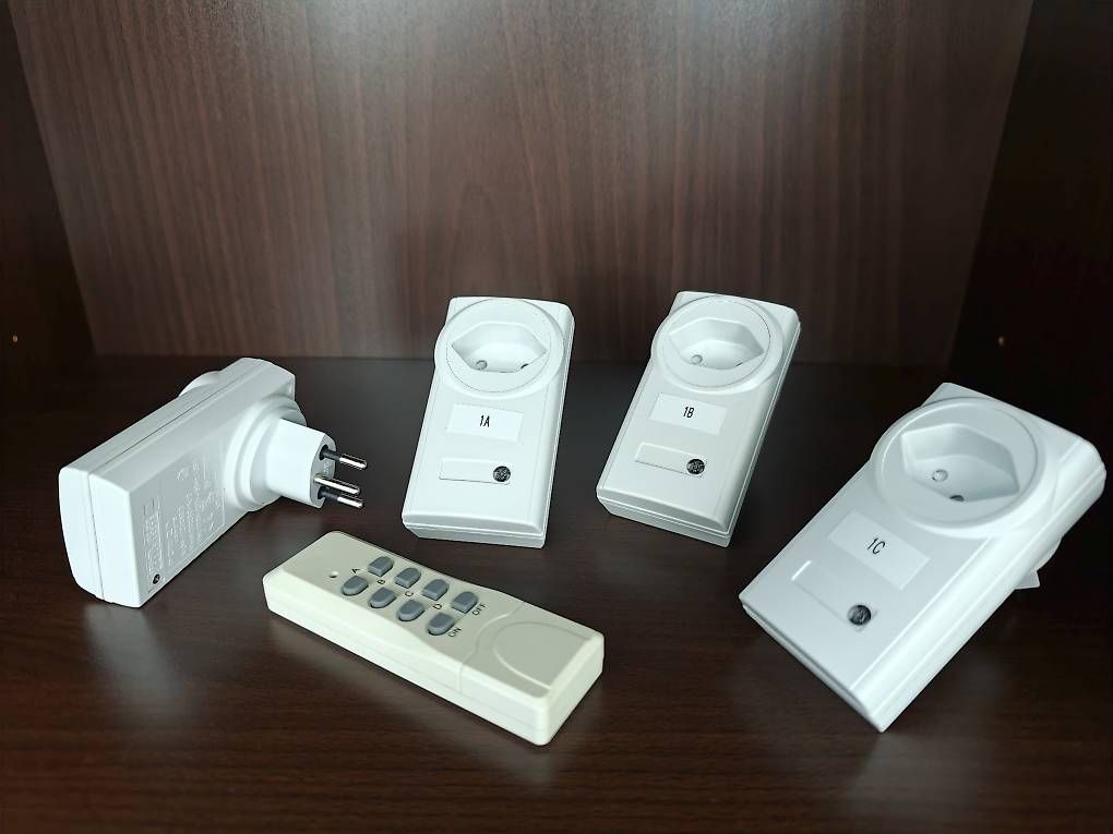Spine: 4 prises pilotées par télécommande – Usato da Les Avanchets venduto da PePaul74
