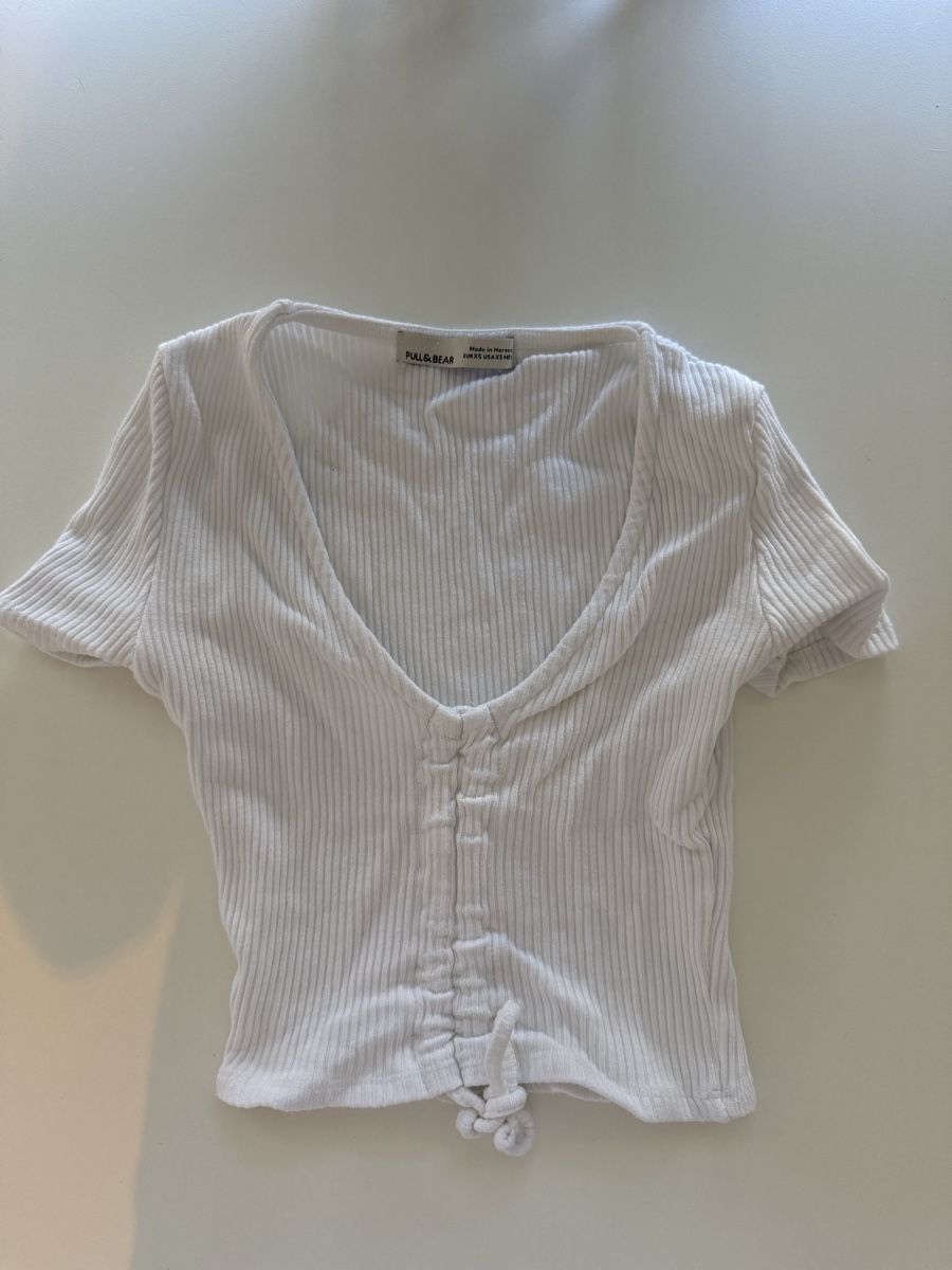 Pull&Bear Top: Pull & Bear weisses Rippshirt/Top Grösse XS – Usato da Zürich venduto da FionaLuzia