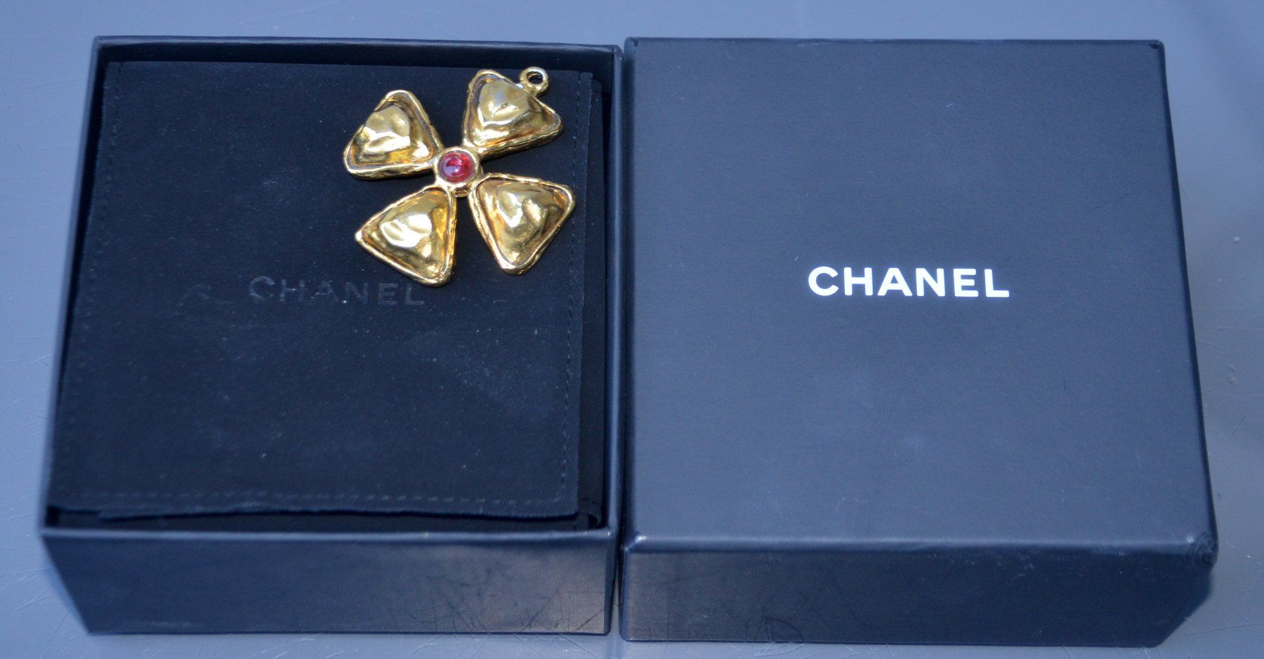 Chanel Ciondoli: CHANEL Anhänger / pendentif – Usato da Collonges venduto da Auganien 2