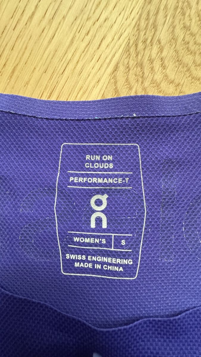 On T-Shirts: On Performance Shirt S – Neu (gemäss Beschreibung) aus Thun von DascheLii 2