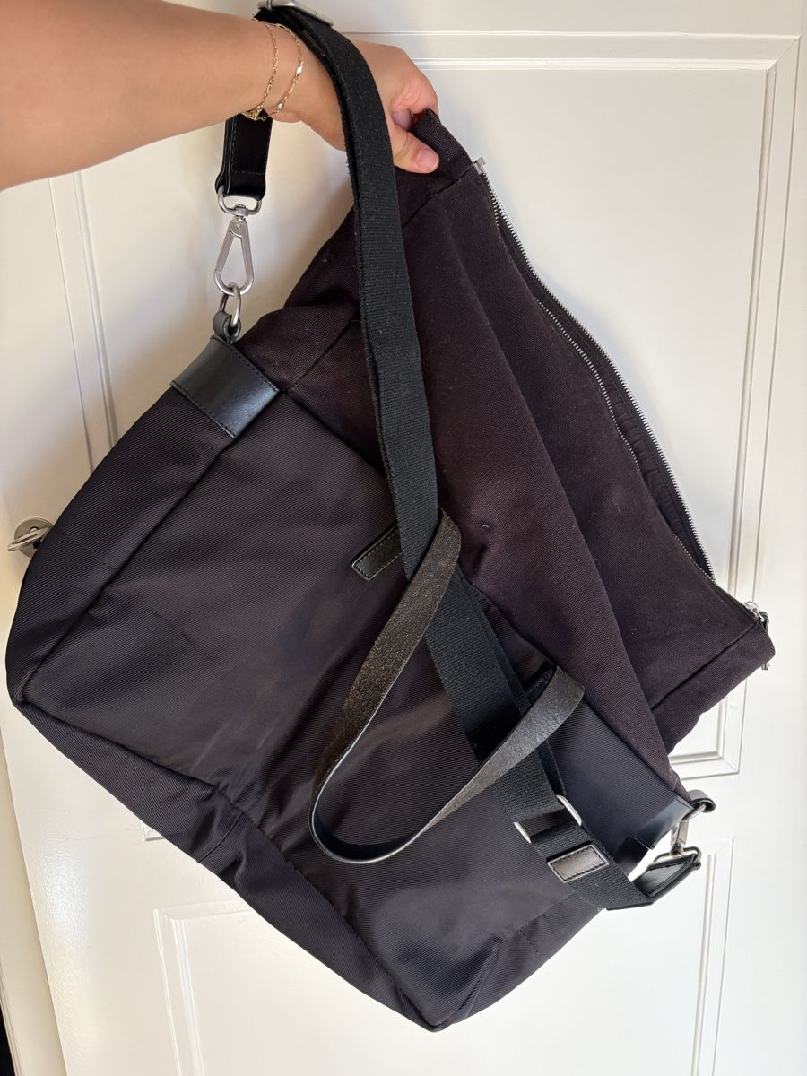 Cos Borse: Sac noir COS bi-matière et extensible  – Usato da Genève venduto da flo_qxp6 3