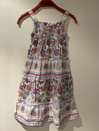 Schönes Kleid Gr. 104