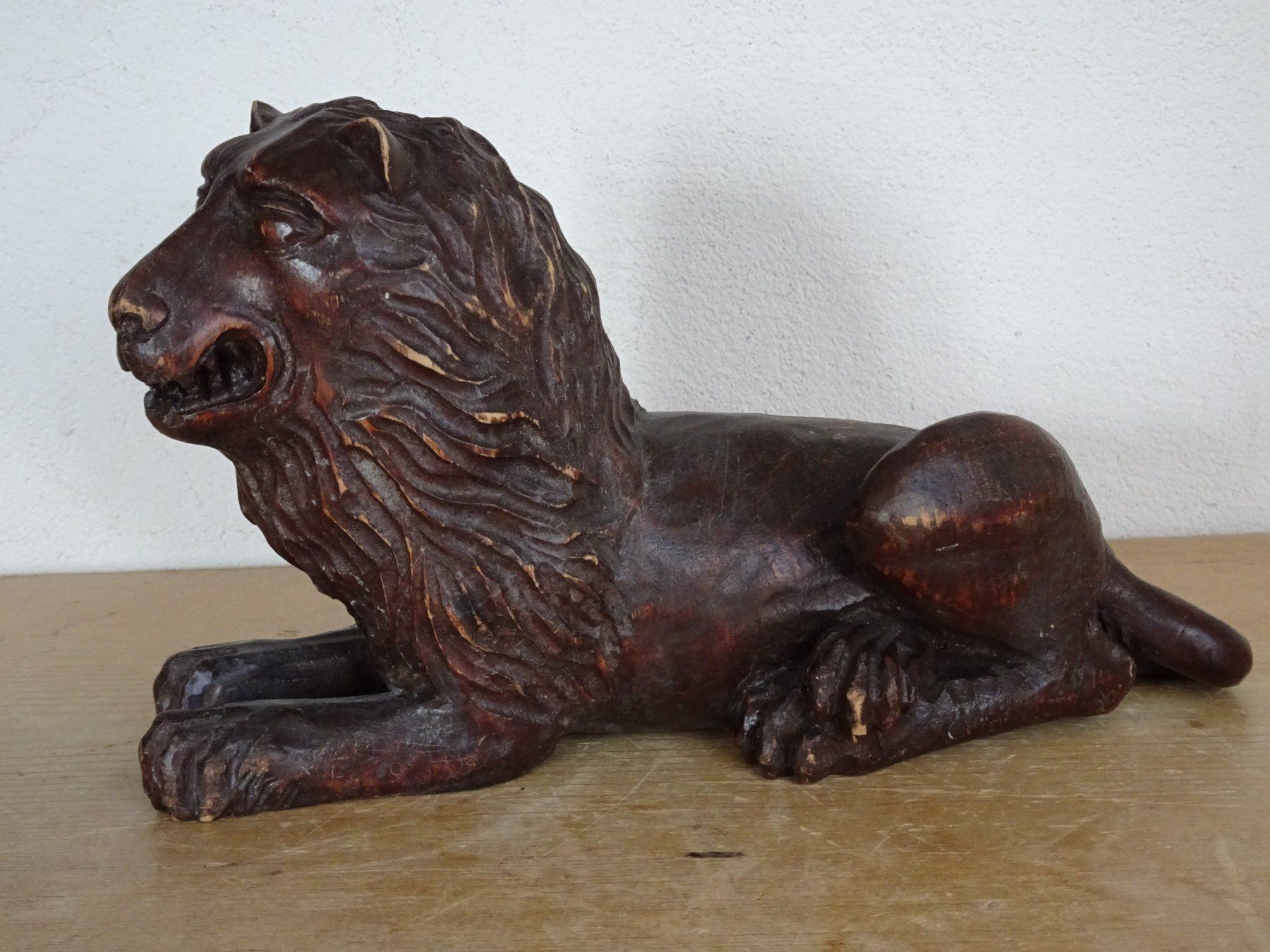 Statuette: antike Schnitzerei Holzfigur Löwe – Usato da Siebnen venduto da niki61