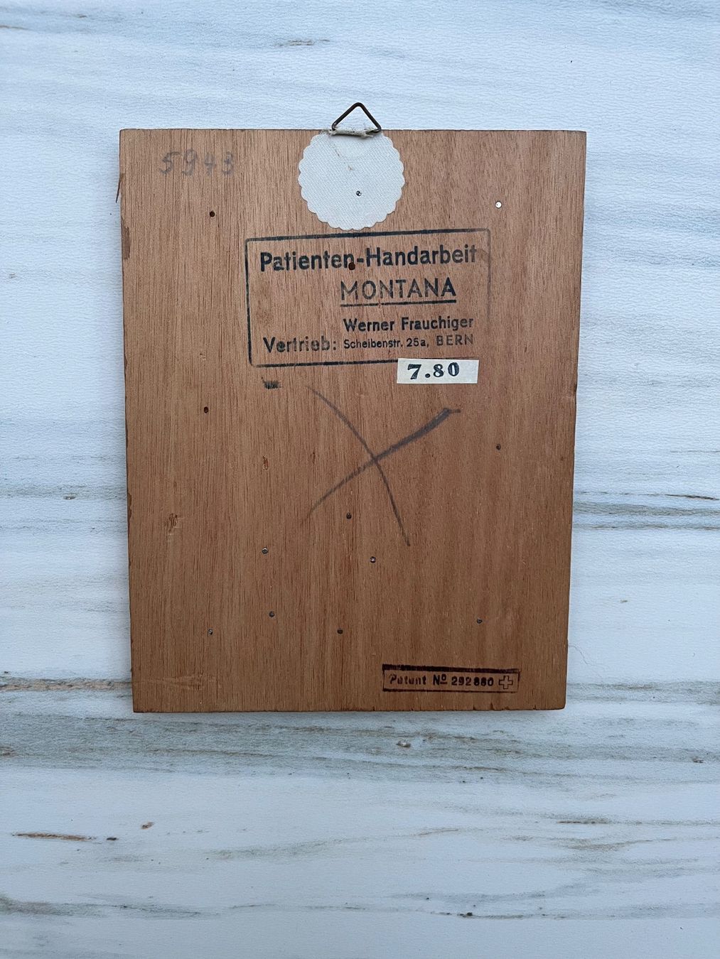 Foto & Immagini: Antikes Holzbild  mit lachendem Kind – Usato da Bettlach venduto da Qwert12 1
