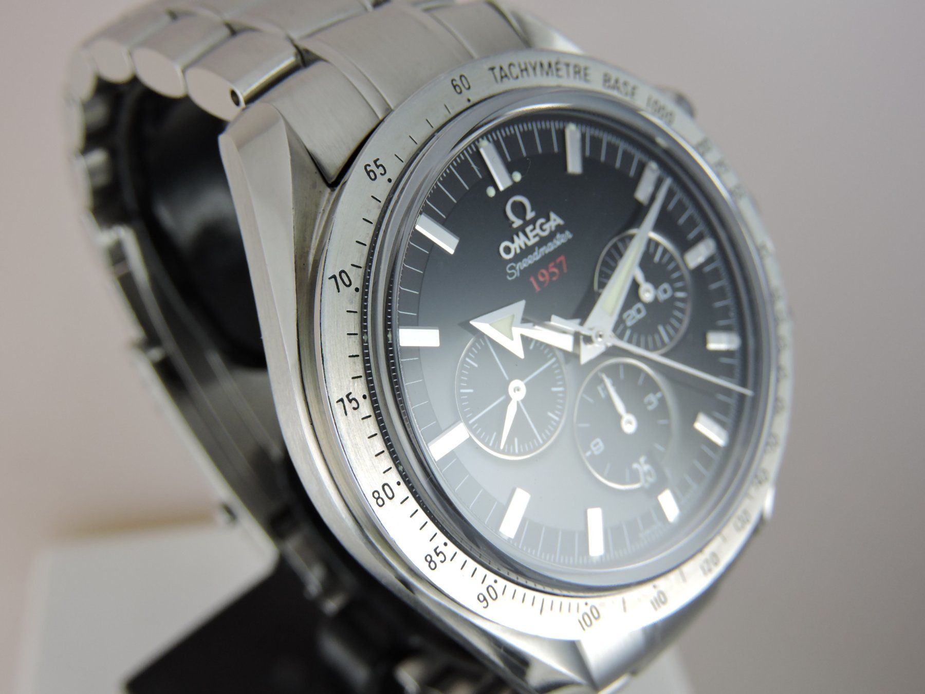 Omega Uhren: 2015 Omega Speedmaster Broad Arrow 1957 - Serviced, B&P – Gebraucht aus Bern von Vintage-Oyster 5