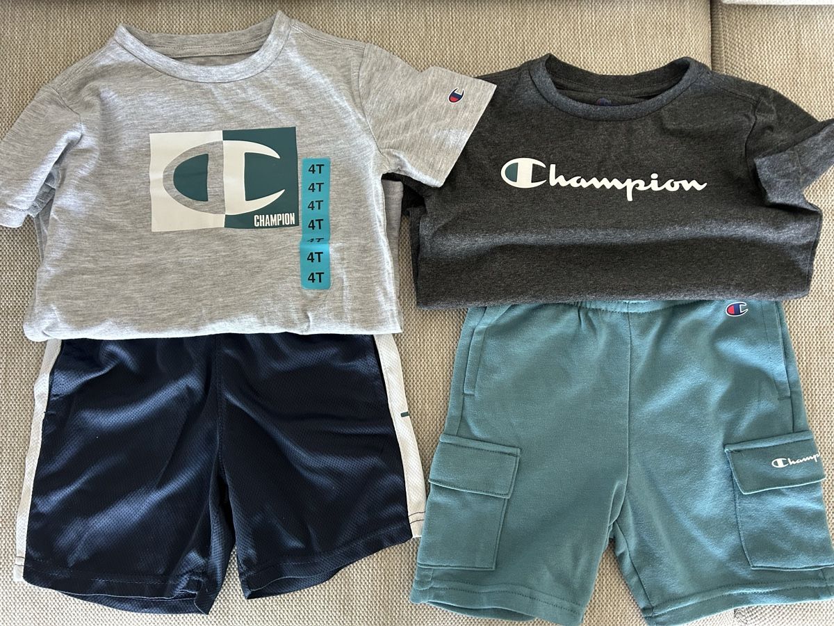 Champion Lotti & Set di vestiti: 2 shorts+2 t shirts NEW – Nuovo e nell'imballaggio originale da Epalinges venduto da kat_lyp6