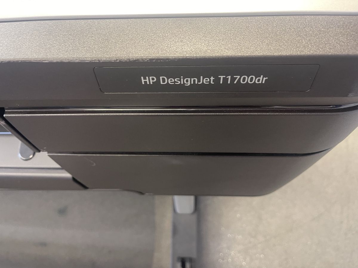 Hewlett Packard Stampanti: HP DesignJet T1700dr Plotter Drucker guter Zustand – Usato da Wängi venduto da Bmo 2