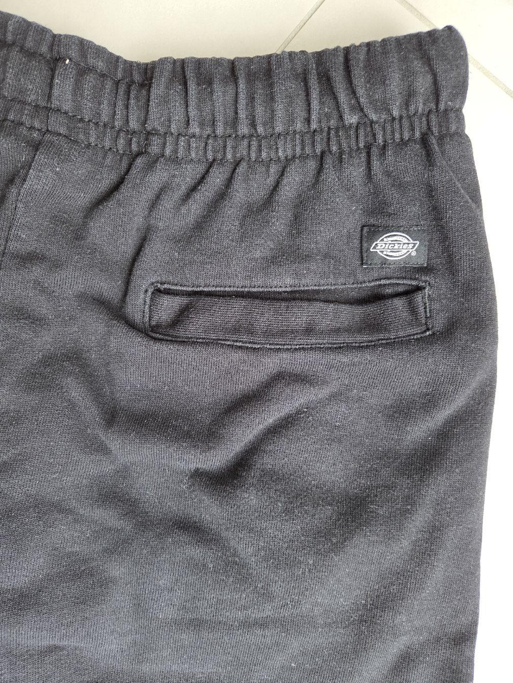 Dickies Pantaloni: Dickies Trainer & Mütze – Usato da Horw venduto da grm_h5pg 1