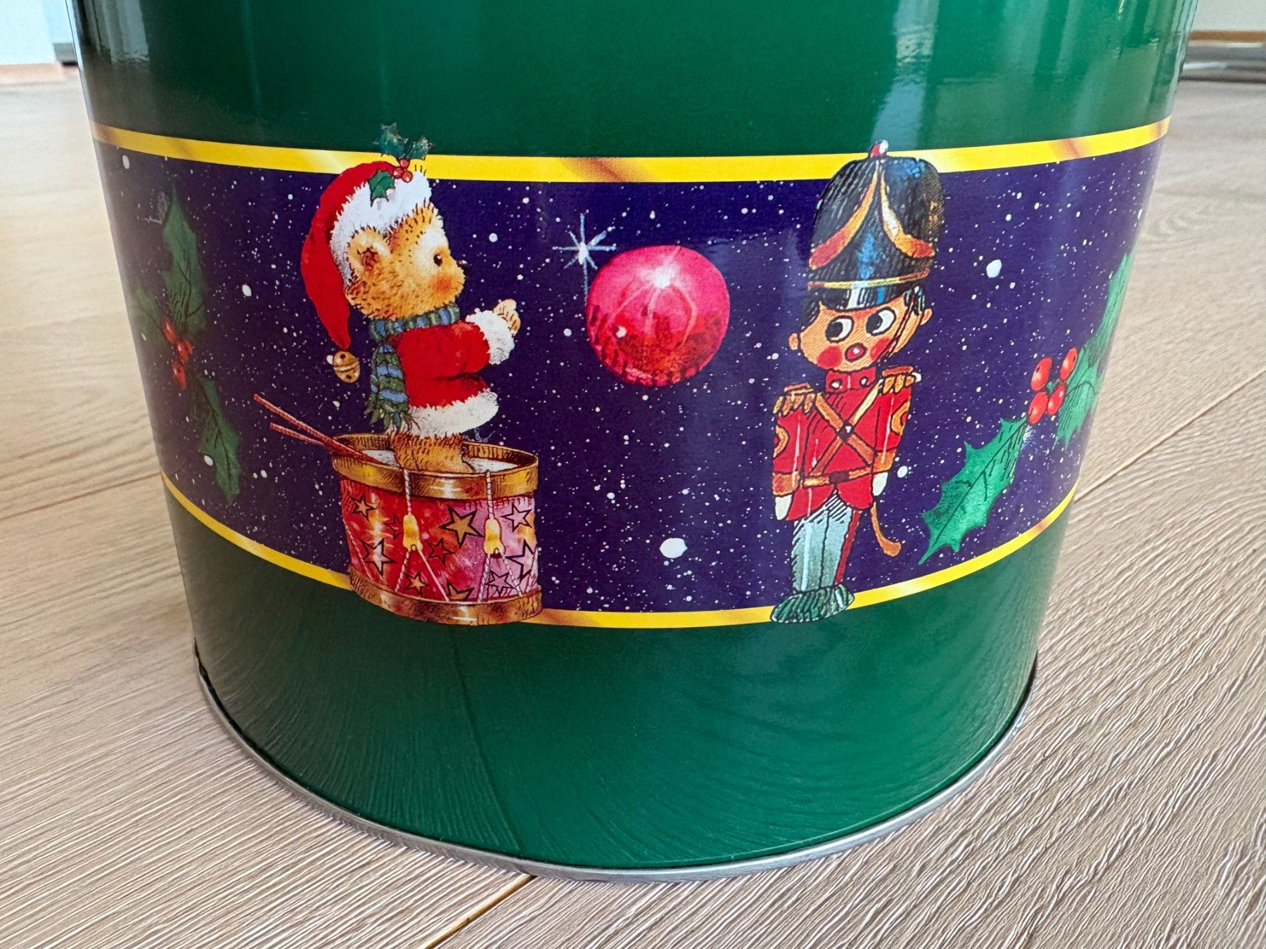Behälter & Ähnliches: Grosse Blechdose/Guetzlidose Weihnachten/Samichlaus – Gebraucht aus Aesch LU von Rovo 4