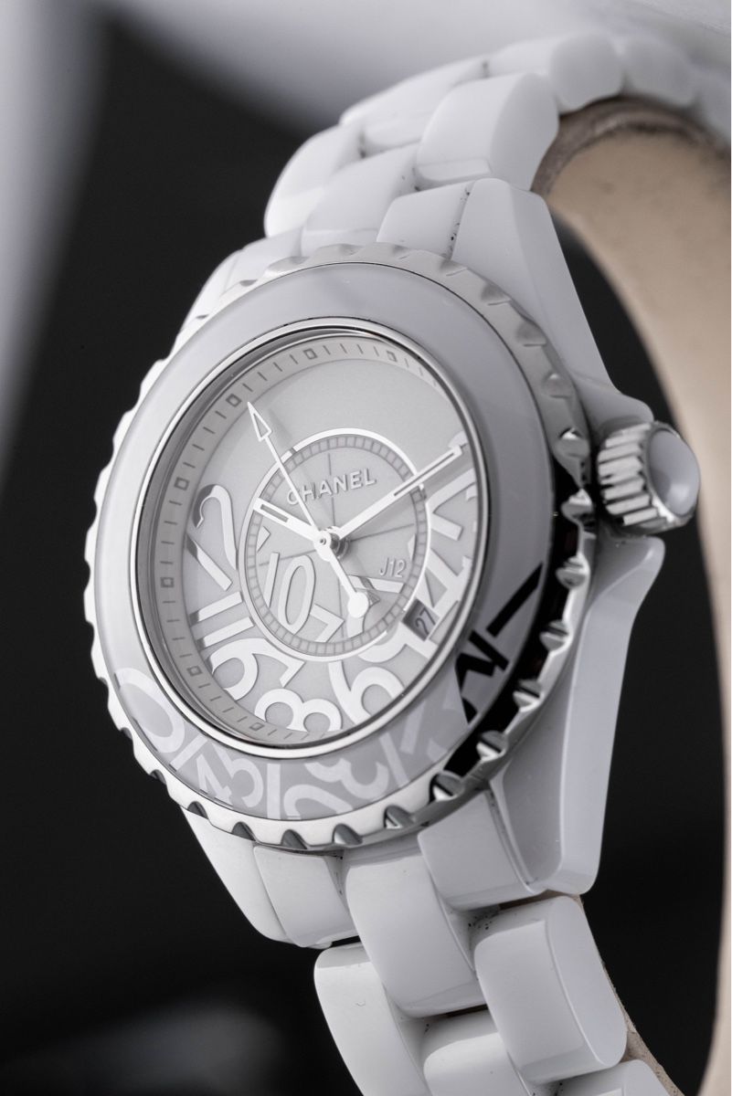 Chanel Orologi: CHANEL J12 GRAFFITI WATCH  Reference H5239, 33 mm – Usato da Bellevue venduto da bordeaux075cl 1