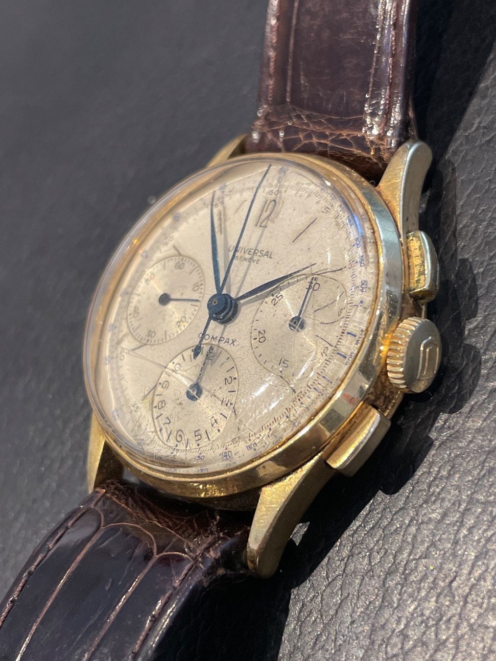 Universal Genève Markenuhren: Universal Geneve Chronograph 18K - Vintage – Gebraucht aus Chavornay von  1