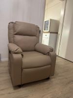 Sessel mit Aufstehhilfe und R legestu hfunktion beige