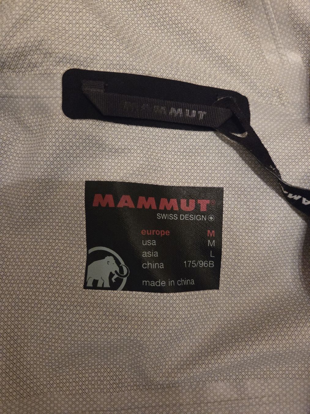 Mammut Giacche: Mammut Regenjacke Schwarz Grösse M – Usato da Beckenried venduto da Tree_sells 3