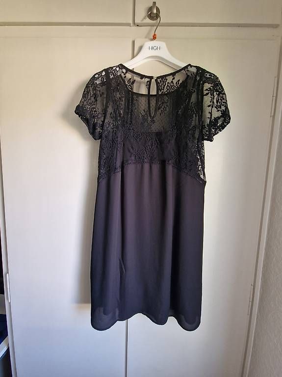 Kleider: Schönes Kleid mit Spitze Gr L  – Gebraucht aus Bern von Huha1 3