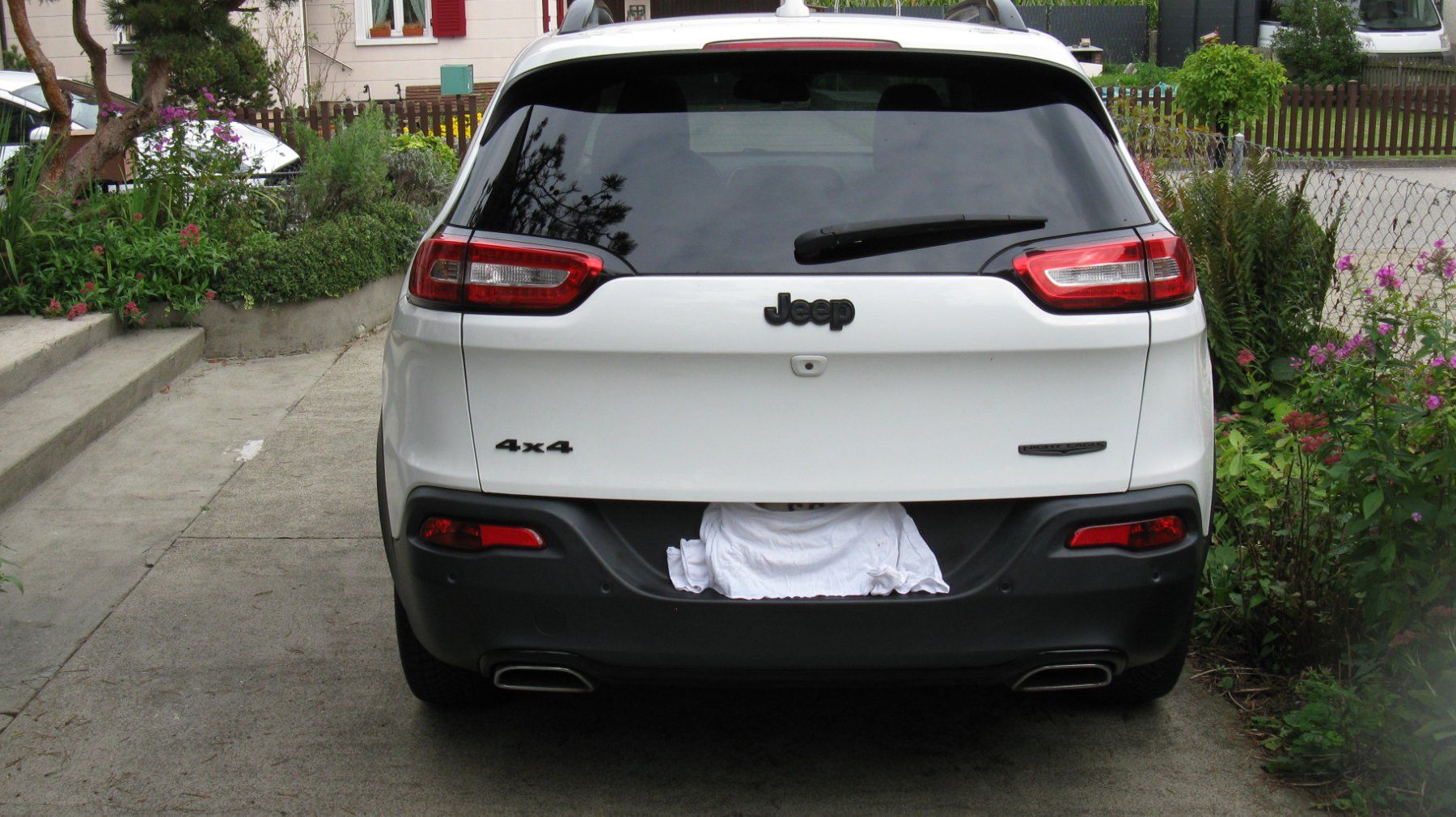 Jeep Automobili: JEEP Cherokee 3.2 Benzin Night Engle – Usato da Wangen b. Olten venduto da Broesmeli1 2
