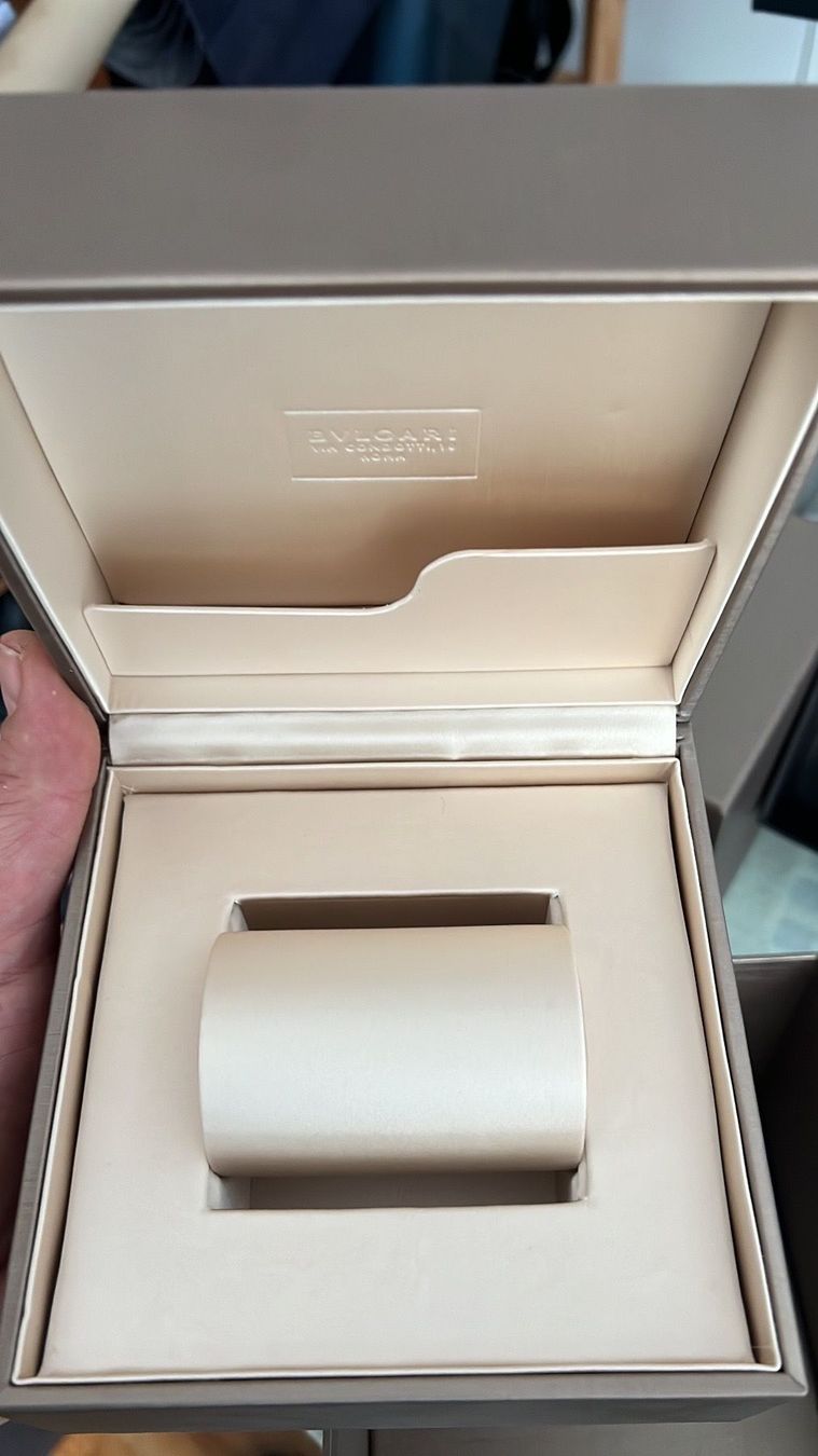 Bulgari Uhrenboxen: Bulgari Uhrenbox mit Kissen – Gebraucht aus Egg b. Zürich von SwissTradingAgency 1