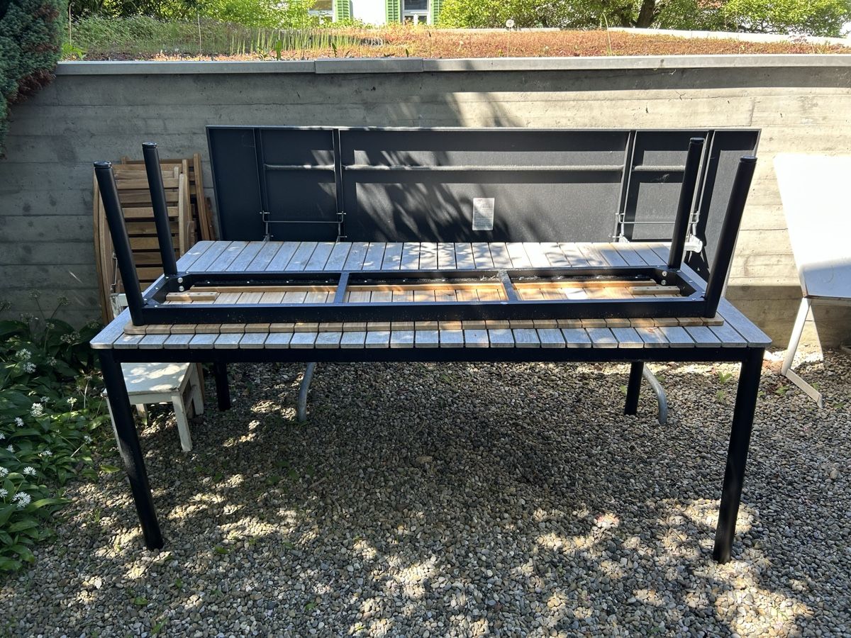 Tavoli: Gartentisch mit Bank aus Holz – Usato da Rorschach venduto da Smintine 2