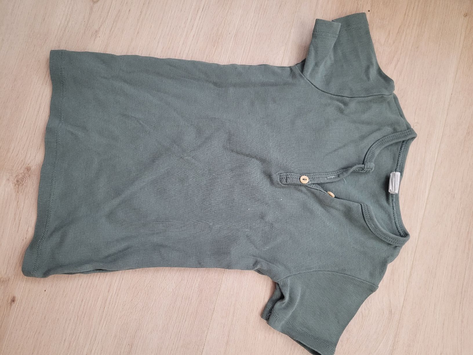 Chemises, T-shirts & Polos: t-shirt Gr. 104 – D'occasion à Lupsingen par sta_wgg5