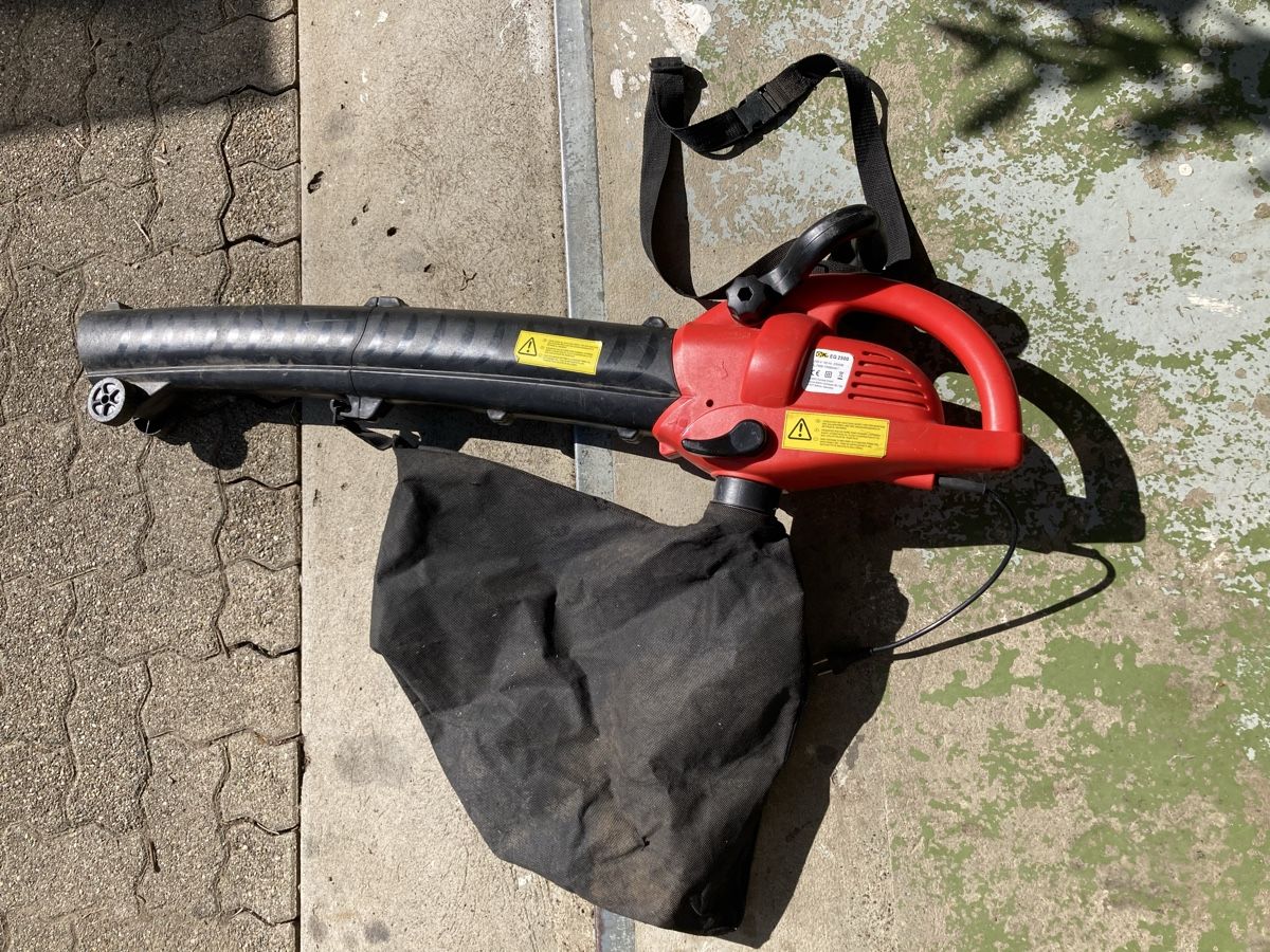 Laubbläser & Laubsauger: Laubbläser/-sauger elektrisch – Gebraucht aus Münchenstein von Patience