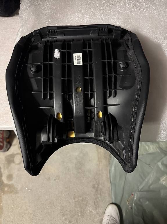 BMW Tutti i ricambio per moto: Bmw 1250 gs sitz – Usato da Volketswil venduto da sparow86 2
