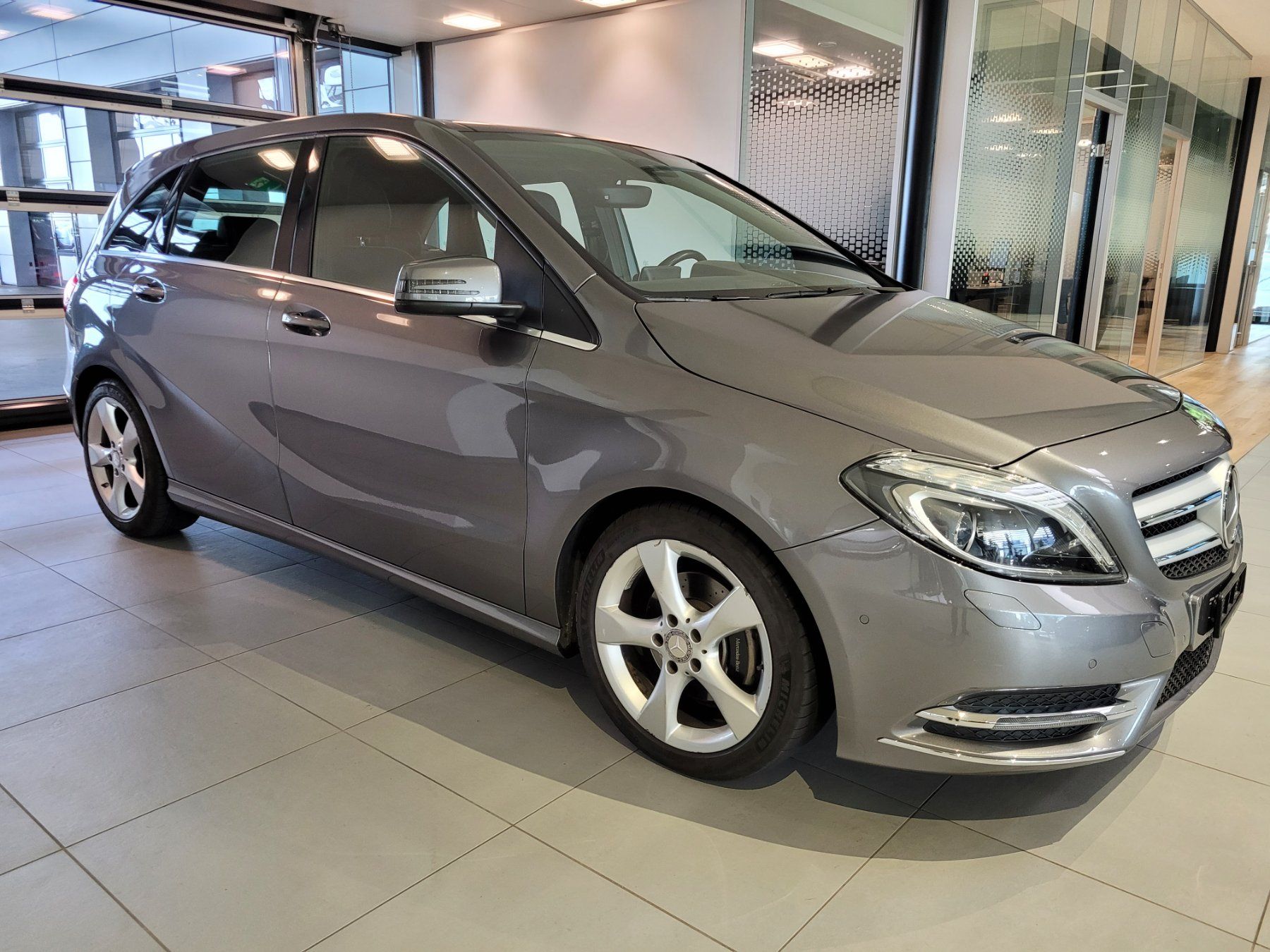 Mercedes-Benz Automobili: Mercedes-Benz B 200 – Usato da St. Gallen venduto da HirschAutomobileAG 8