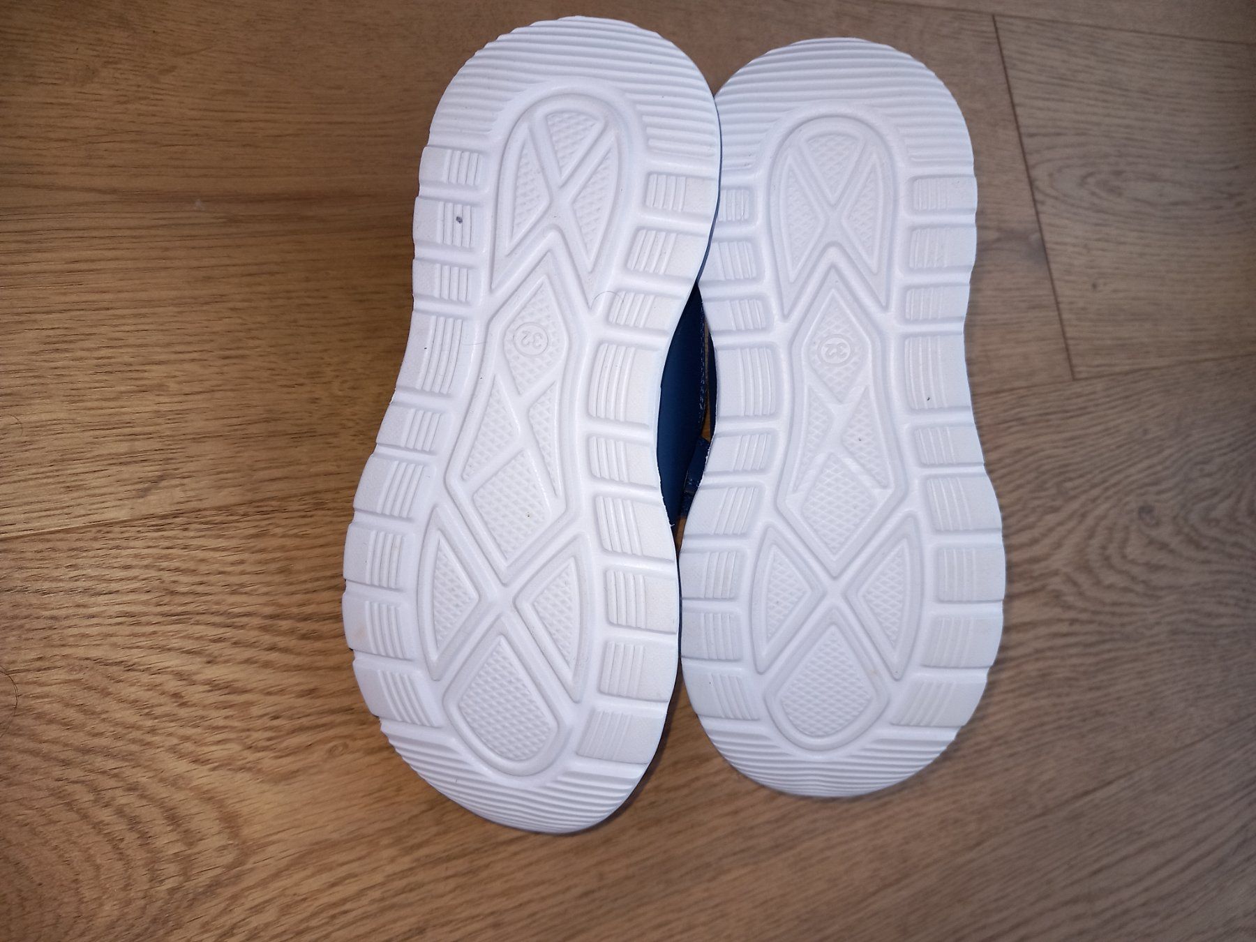 Schuhe für Jungen: Baskets taille 32 – Gebraucht aus Jouxtens-Mézery von Roxie2 1