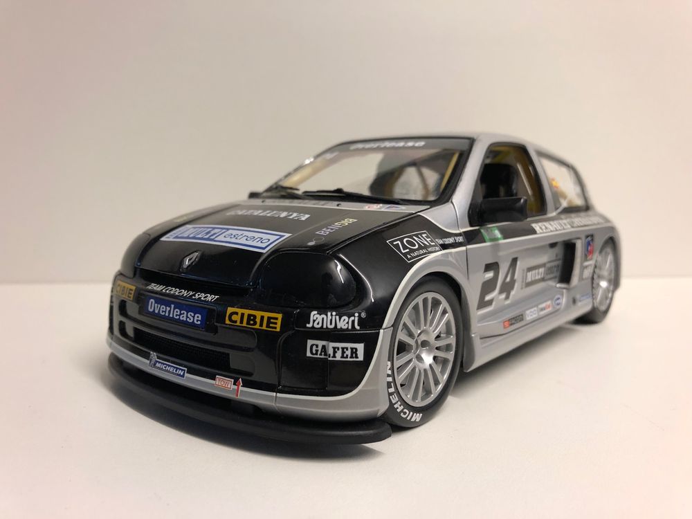 UNIVERSAL HOBBIES 1/43 Renault Clio 2 RS EUR 110,00