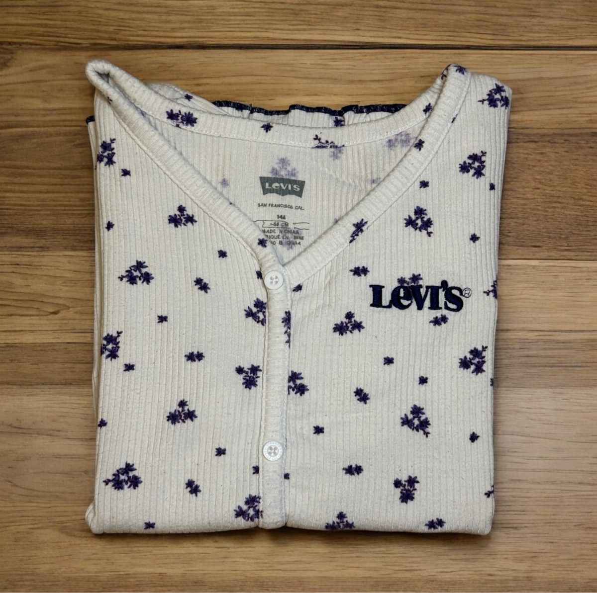 Levi's T-shirt: T-shirt Levis – Nuovo (secondo la descrizione) da Châtel-St-Denis venduto da Montclair_Swiss
