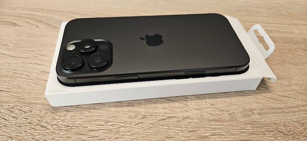 Portables: Apple iPhone 16 Pro Max – D'occasion à Elsau par mor1ano 2