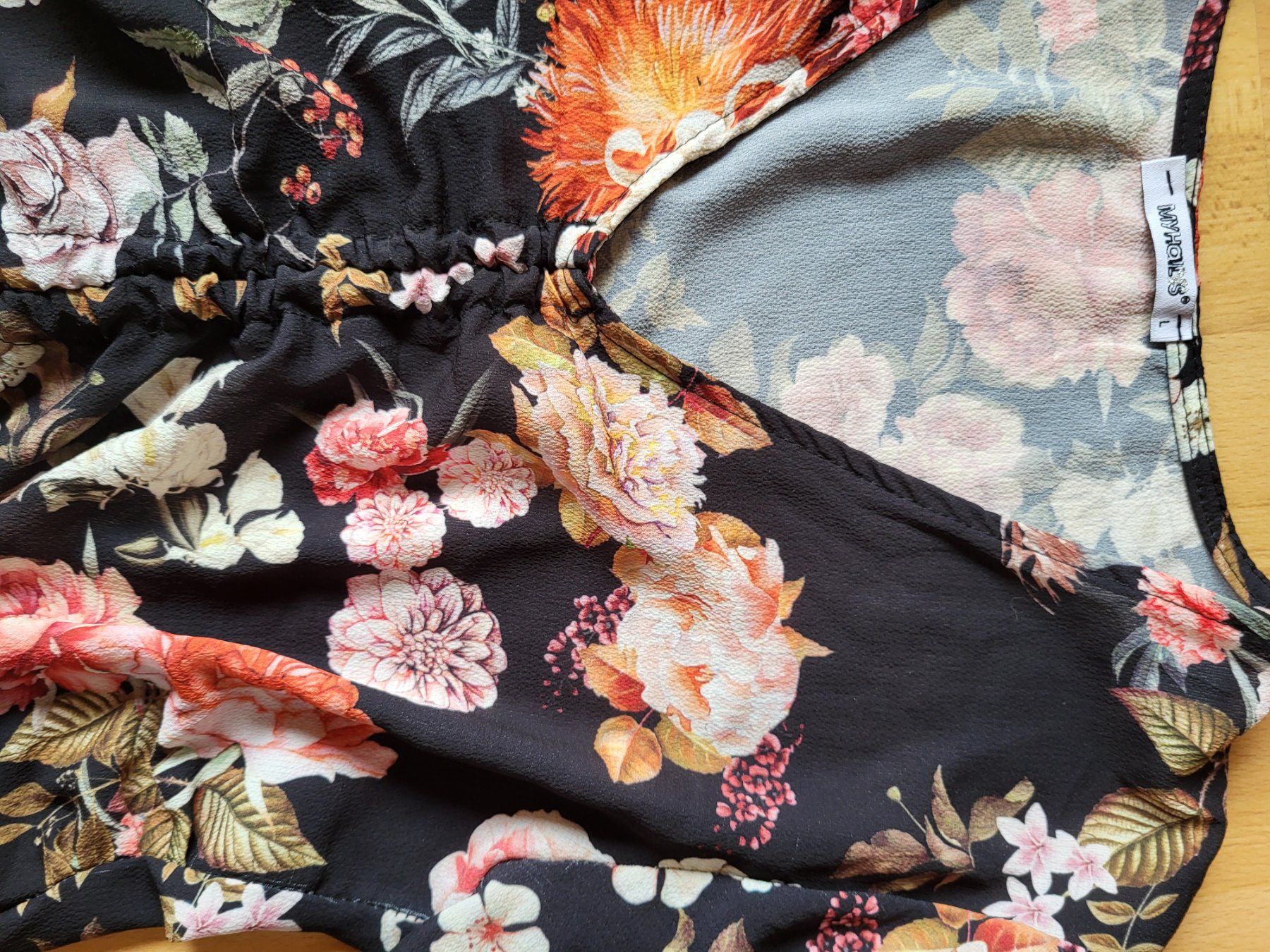 Blusen: Schickes Blusentop mit Blumenmuster, Grösse S, Neuwertig – Gebraucht aus Eggiwil von kariiina 3