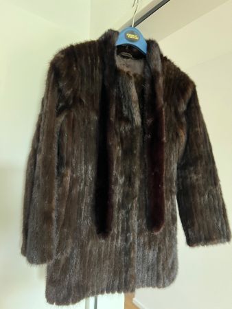 Warme, elegante Nerzjacke/Pelzjacke Gr. S für den Winter!