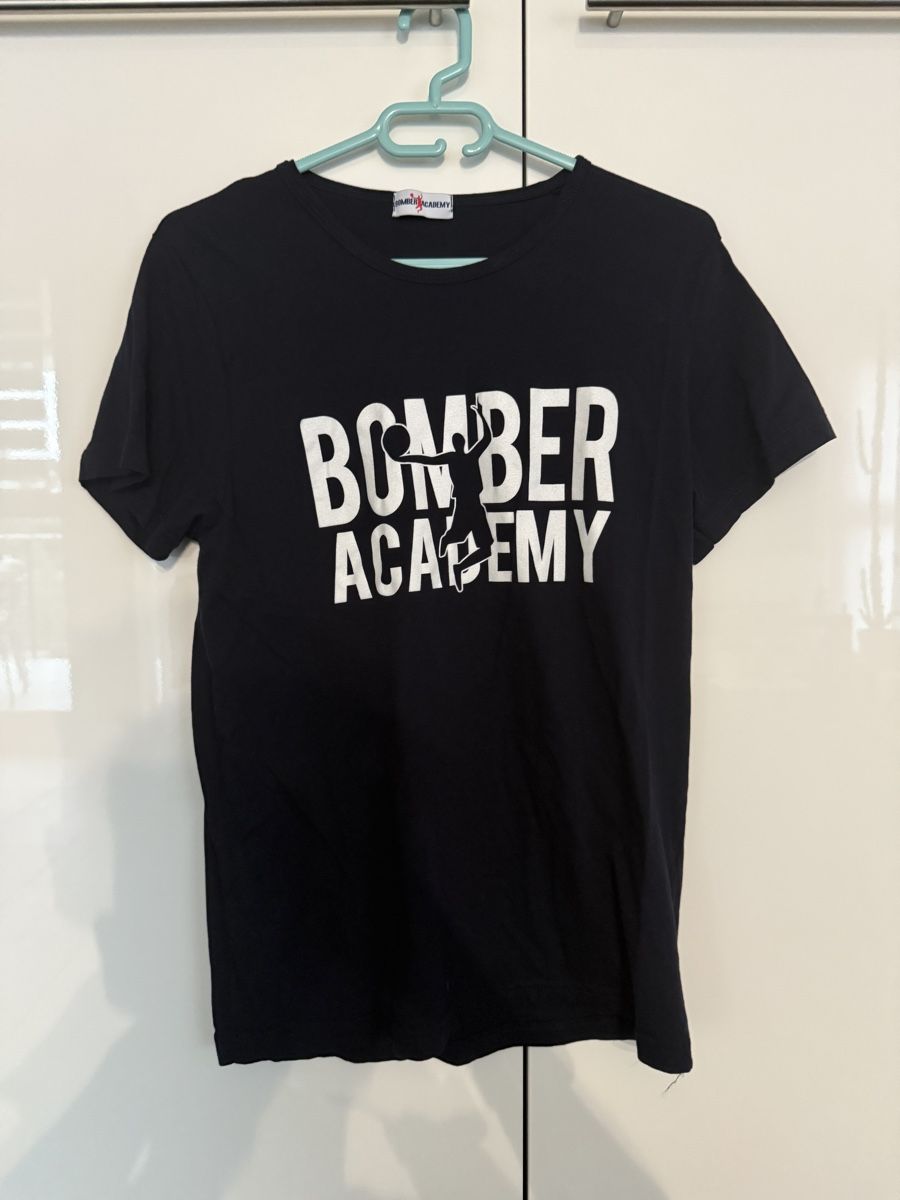 T-shirt: T-shirt, Bomber Academy, taille L – Usato da Boudry venduto da mat_zn57
