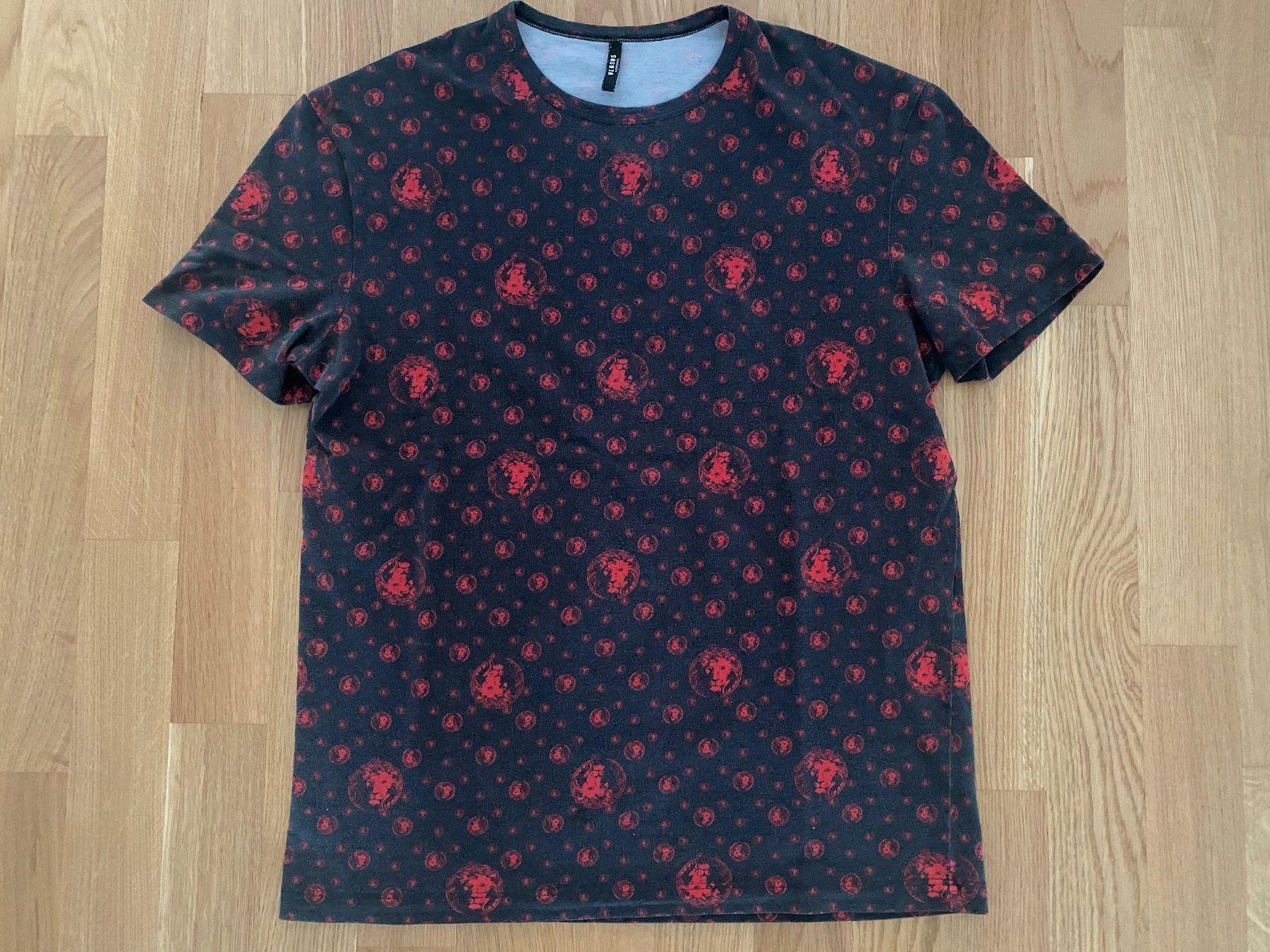 Versace T-shirt: ORIGINAL VERSACE T-SHIRT SMALL GRATIS VERSAND! – Usato da Birr venduto da rockie53