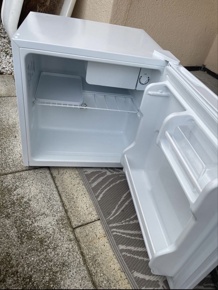 Frigoriferi: Kühlschrank Comfee Weiss 43 L – Usato da Oetwil am See venduto da dar_r89b 3