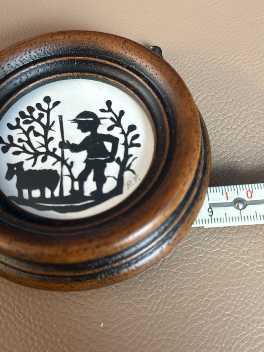 Arts picturaux & lithographies: Scherenschnitt Original Schäfer mit Schaf Holzrahmen 9cm – D'occasion à Grenchen par swiss.antiques 2