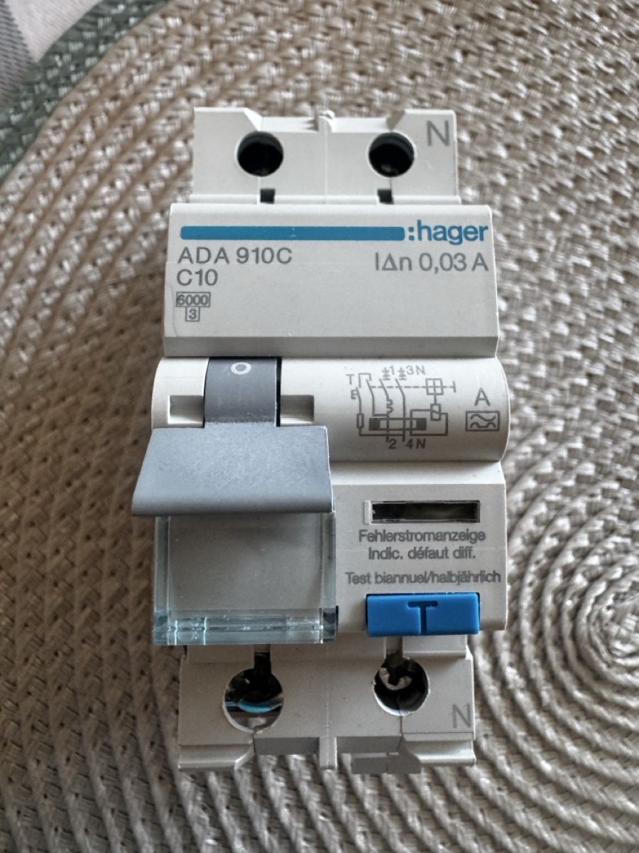 Hager Schalter: Hager Fehlerstromschutzschalter ADA 910C C10 gebraucht – Gebraucht aus Niederrohrdorf von S.Hubar