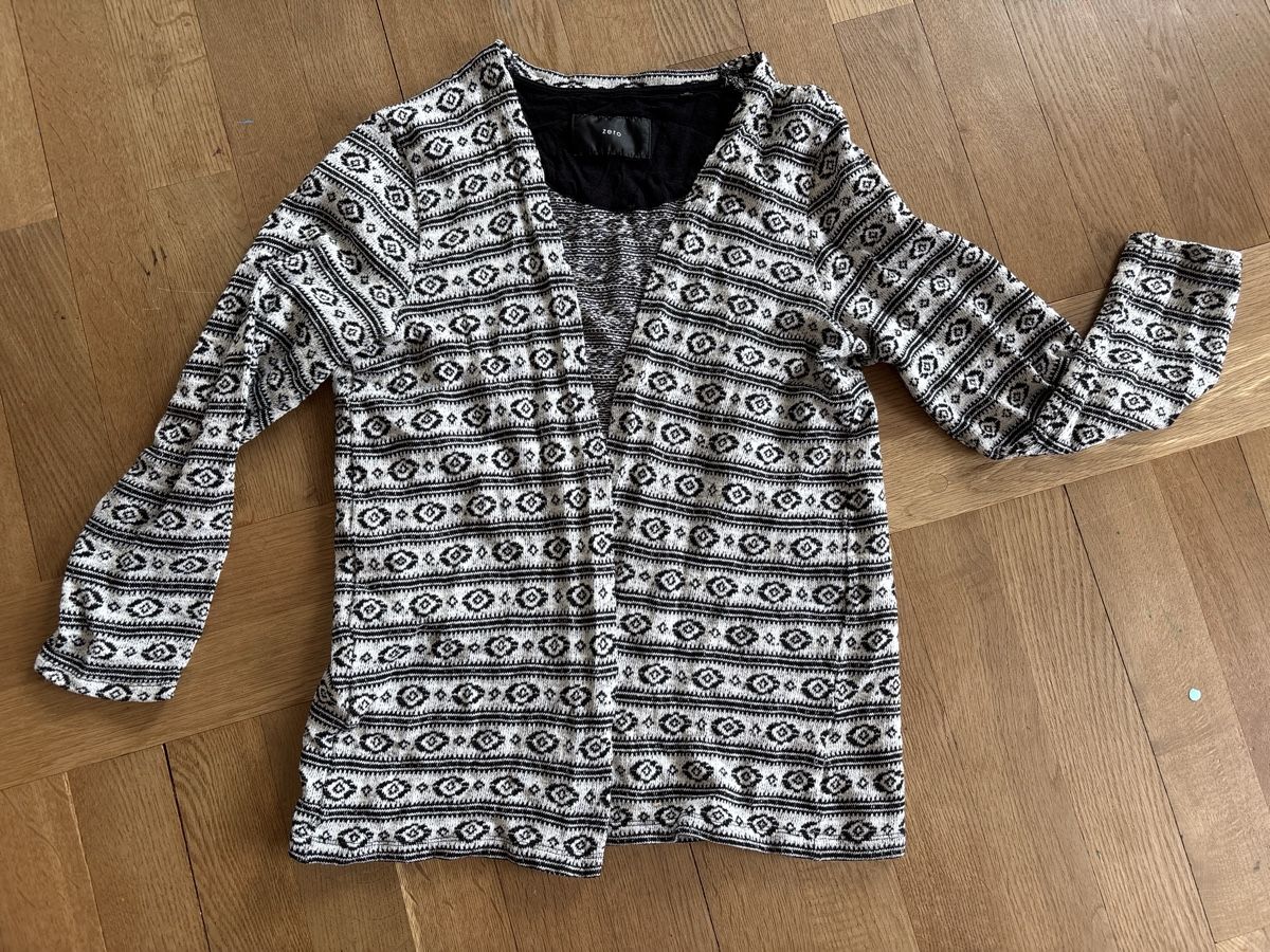 Giacche: ZERO Strickjacke Gr. 42, schwarz/weiss gemustert – Usato da Winterthur venduto da Pulator