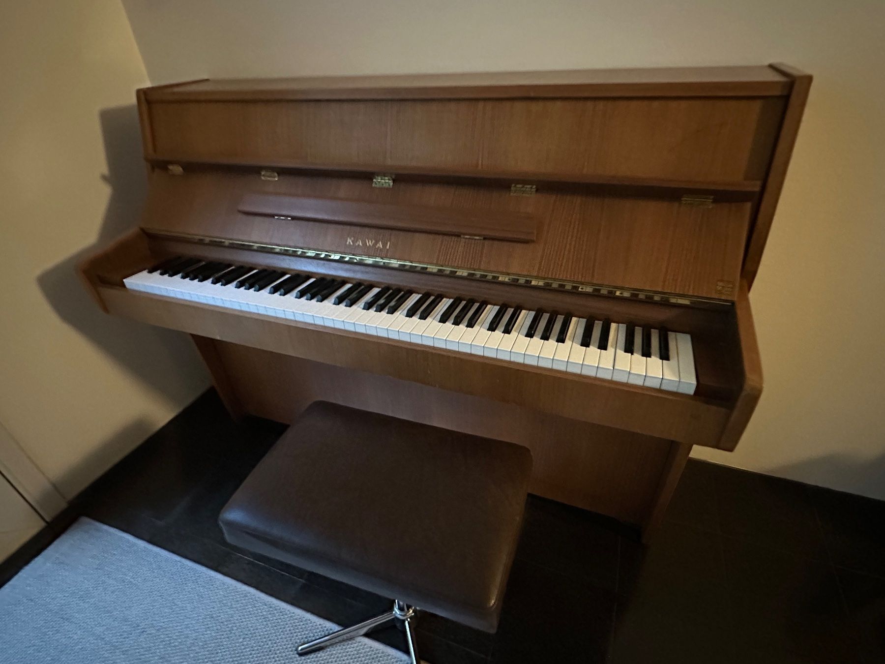 Kawai Musikinstrumente: Klavier Kawai CE-7 – Gebraucht aus Boll von Ztromsig