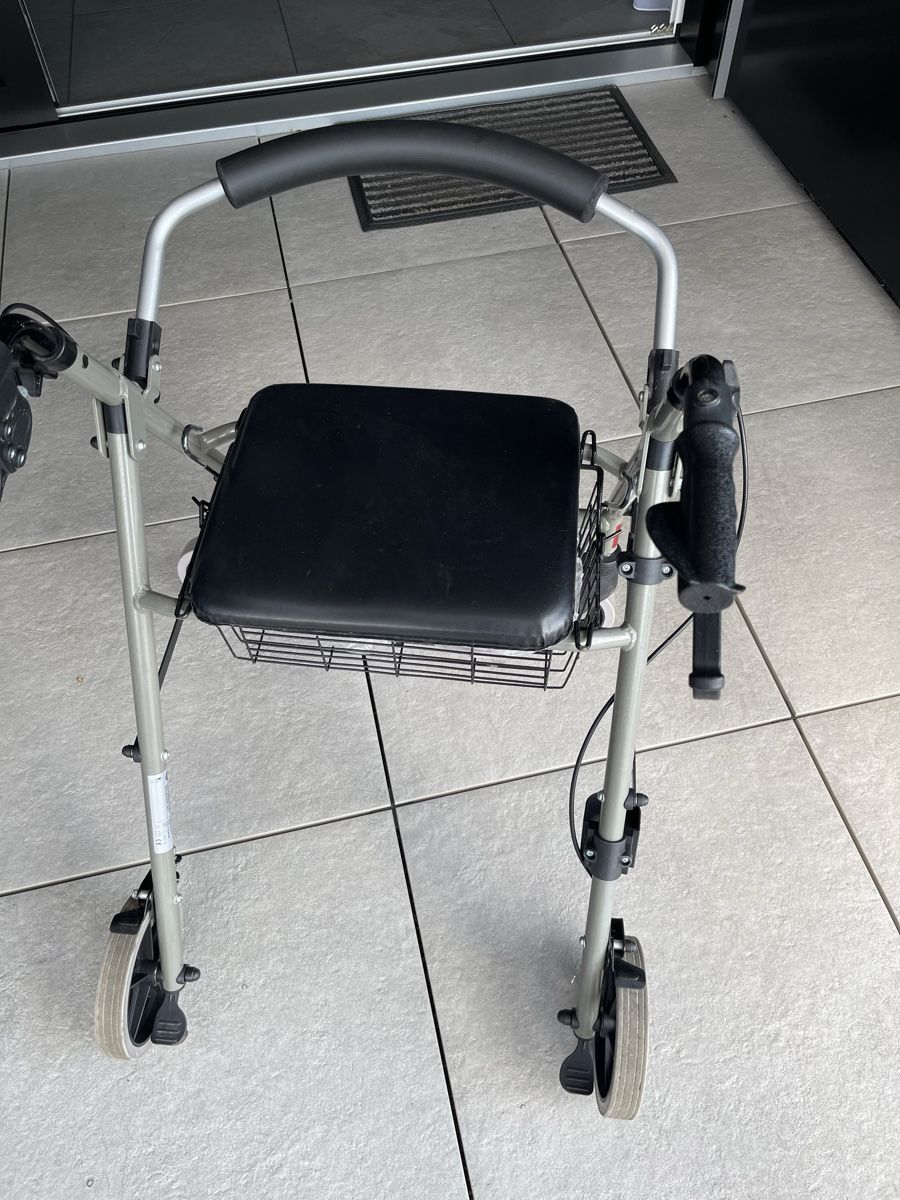 Ausili per la deambulazione: Rollator Eco- Light ll /Gehhilfe inkl 2 neuen Reserverädli – Nuovo (secondo la descrizione) da Zufikon venduto da lea050 1