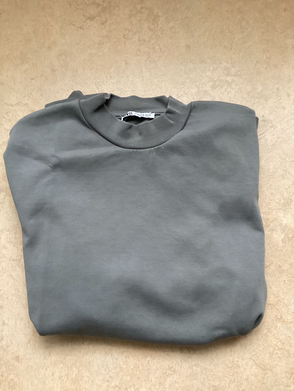 Zara Pullover & Sweatshirts: Zara Herren-Pullover in khaki grauGr. XL – Gebraucht aus Zürich von Struktur 2
