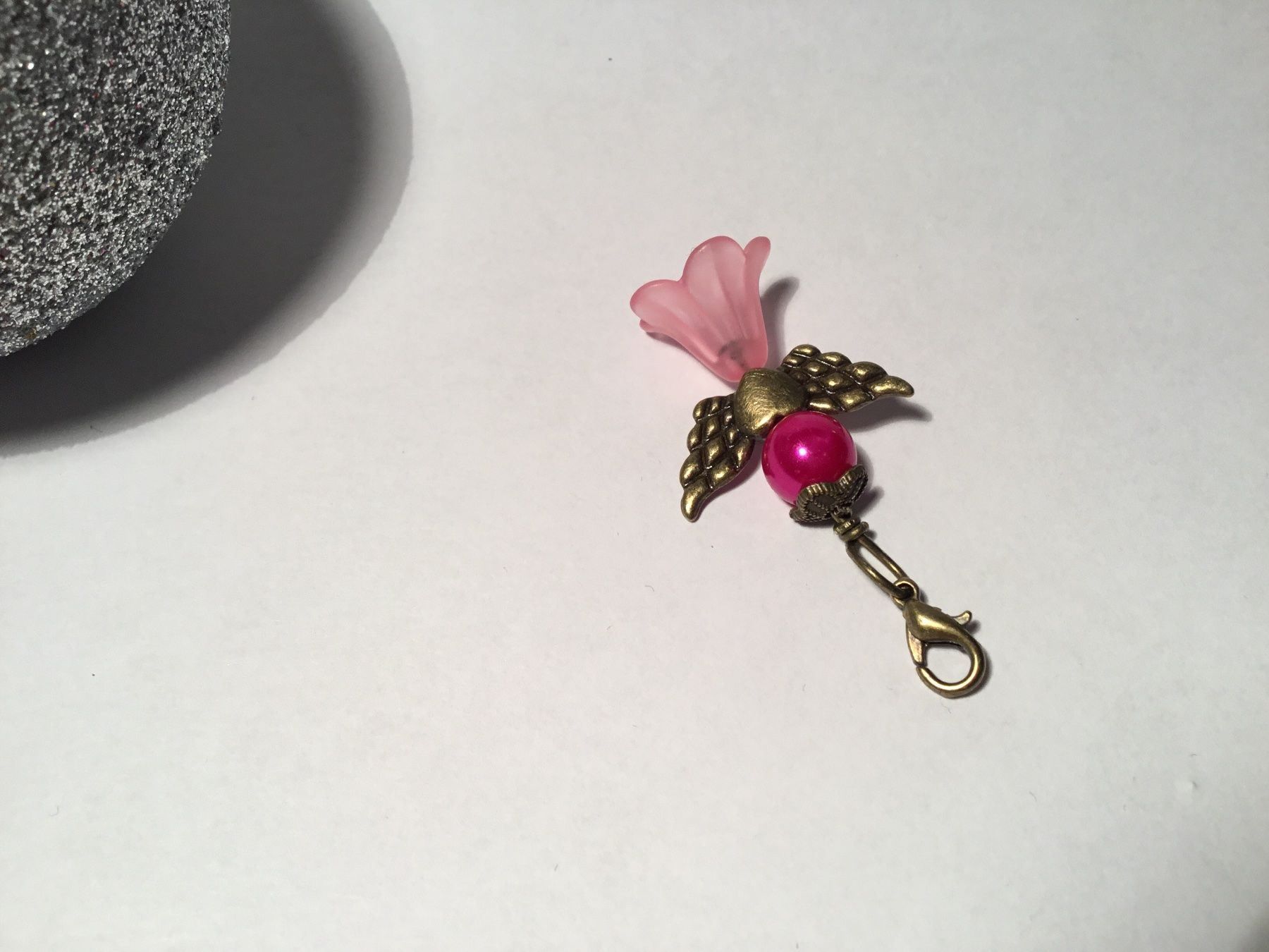 Ciondoli: Engel Anhänger Blumenrock bronze/pink – Usato da Winterthur venduto da Trinity159 1