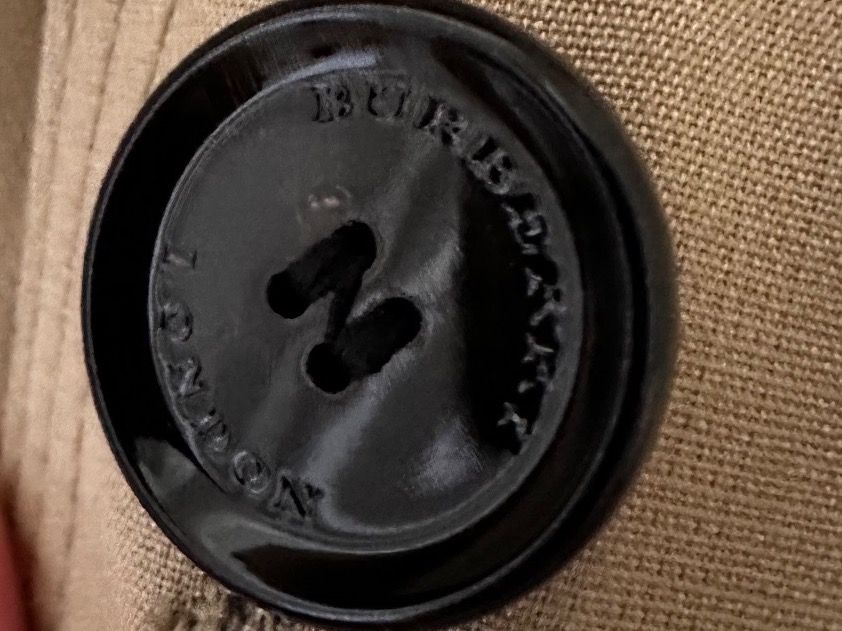 Burberry Cappotti: Burberry Trenchcoat Grosse 38 – Nuovo (secondo la descrizione) da Alpnach Dorf venduto da ljusja 4