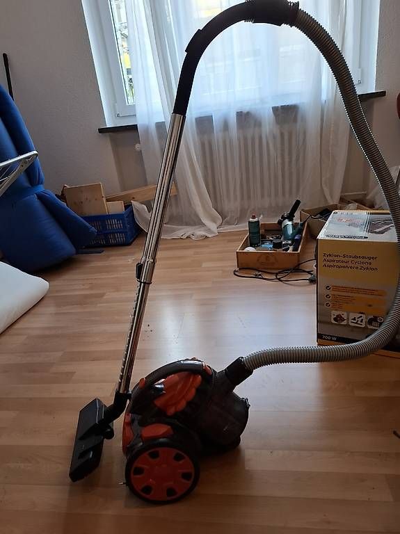 Aspirapolveri & Accessori: Beutelloser Staubsauger – Usato da Bern venduto da Michoe 3