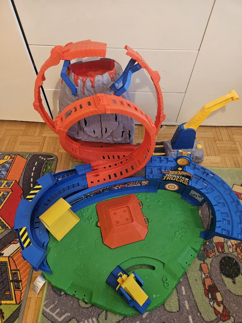 Hot Wheels Giocattoli: Hot Wheels Monster Trucks Vulkan Arena Set – Nuovo (secondo la descrizione) da Zürich venduto da Sorayakiks