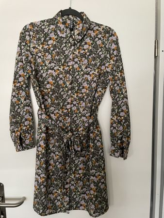 Pieces Blusenkleid mit Blumenmuster
